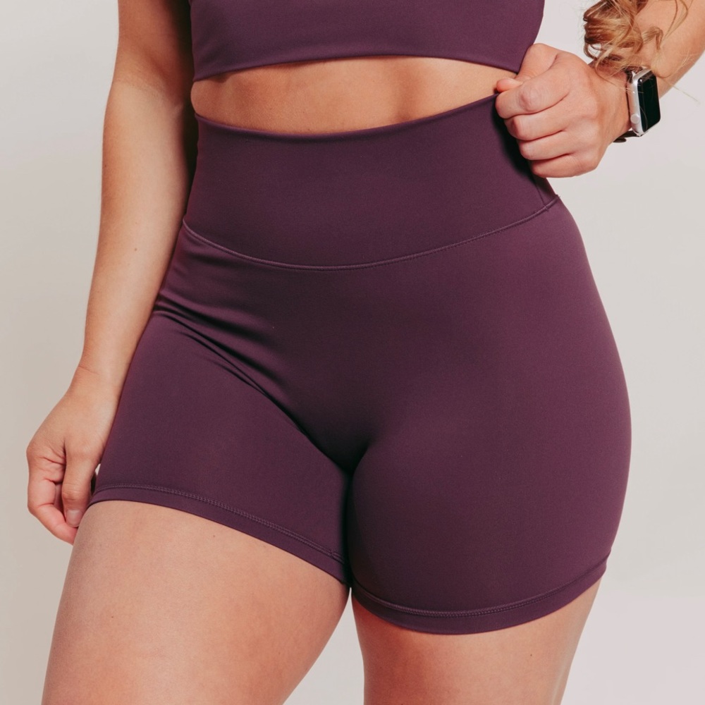 P’tula Taylor’s 4inch maroon Shorts Size Medium